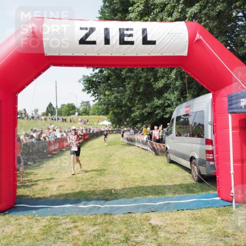 21.06.2025 - 27. Vierlanden-Triathlon MichiJ http://msf.ph/oto/8016752 15.06.2026 11:32:55 Ziel 187, 391 meine-sportfotos.de