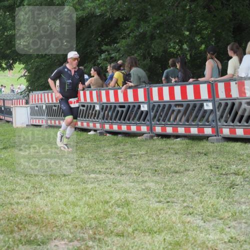 21.06.2025 - 27. Vierlanden-Triathlon KatJ http://msf.ph/oto/8016754 15.06.2025 13:15:35 Ziel 77, 722 meine-sportfotos.de