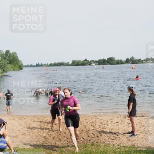 21.06.2025 - 27. Vierlanden-Triathlon MichiJ http://msf.ph/oto/8016765 15.06.2026 10:17:17 Schwimmen 510, 529, 556, 575, 581, 584 meine-sportfotos.de