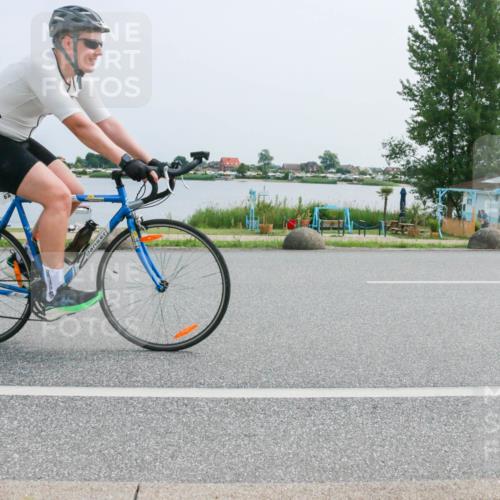 21.06.2025 - 27. Vierlanden-Triathlon H.Heesch http://msf.ph/oto/8016768 15.06.2025 11:57:30 Radfahren 673, 693, 964 meine-sportfotos.de