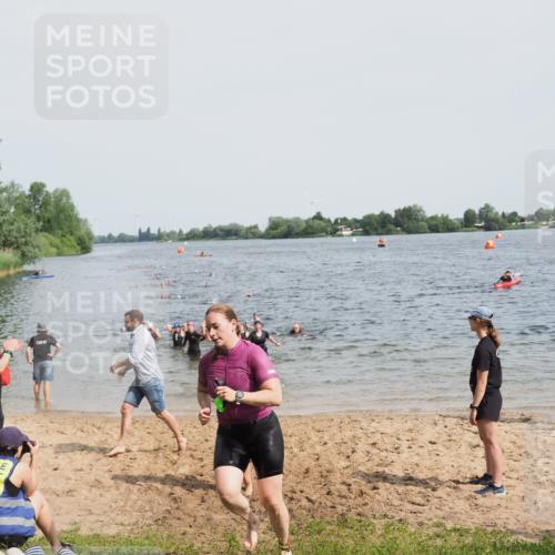 21.06.2025 - 27. Vierlanden-Triathlon MichiJ http://msf.ph/oto/8016779 15.06.2026 10:17:17 Schwimmen 510, 529, 556, 575, 581, 584 meine-sportfotos.de