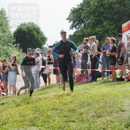 15.06.2025 - 27. Vierlanden-Triathlon KatJ http://msf.ph/oto/8016783 15.06.2025 10:16:19 Schwimmen 445, 477, 489, 494, 523, 611 meine-sportfotos.de