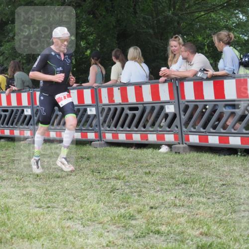 21.06.2025 - 27. Vierlanden-Triathlon KatJ http://msf.ph/oto/8016784 15.06.2025 13:15:36 Ziel 77, 722 meine-sportfotos.de