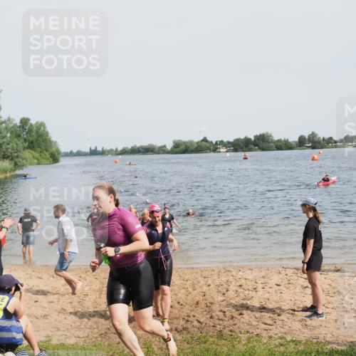 21.06.2025 - 27. Vierlanden-Triathlon MichiJ http://msf.ph/oto/8016787 15.06.2026 10:17:17 Schwimmen 510, 529, 556, 575, 581, 584 meine-sportfotos.de