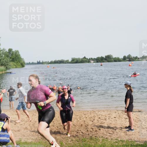 21.06.2025 - 27. Vierlanden-Triathlon MichiJ http://msf.ph/oto/8016789 15.06.2026 10:17:17 Schwimmen 510, 529, 556, 575, 581, 584 meine-sportfotos.de