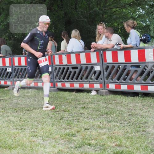 21.06.2025 - 27. Vierlanden-Triathlon KatJ http://msf.ph/oto/8016795 15.06.2025 13:15:36 Ziel 77, 722 meine-sportfotos.de