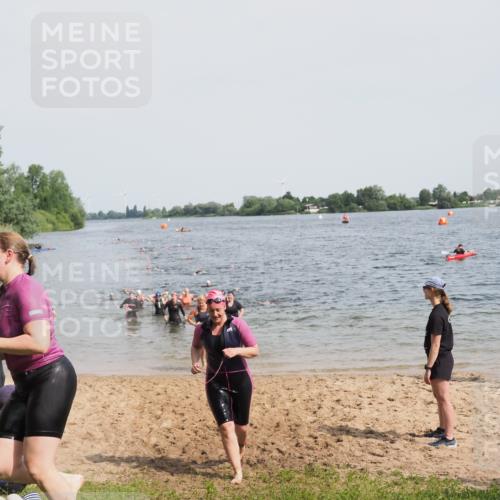 21.06.2025 - 27. Vierlanden-Triathlon MichiJ http://msf.ph/oto/8016802 15.06.2026 10:17:18 Schwimmen 529, 556, 575, 581, 584 meine-sportfotos.de
