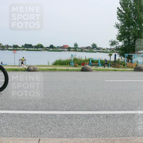21.06.2025 - 27. Vierlanden-Triathlon H.Heesch http://msf.ph/oto/8016809 15.06.2025 11:57:32 Radfahren 673, 693, 964 meine-sportfotos.de