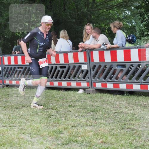 21.06.2025 - 27. Vierlanden-Triathlon KatJ http://msf.ph/oto/8016811 15.06.2025 13:15:36 Ziel 77, 722 meine-sportfotos.de