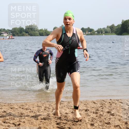 15.06.2025 - 27. Vierlanden-Triathlon Lena Gebhardt http://msf.ph/oto/8016815 15.06.2025 10:15:40 Schwimmen 483, 508, 509, 511, 564, 577, 590, 620, 630 meine-sportfotos.de