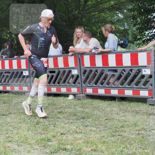 21.06.2025 - 27. Vierlanden-Triathlon KatJ http://msf.ph/oto/8016822 15.06.2025 13:15:36 Ziel 77, 722 meine-sportfotos.de