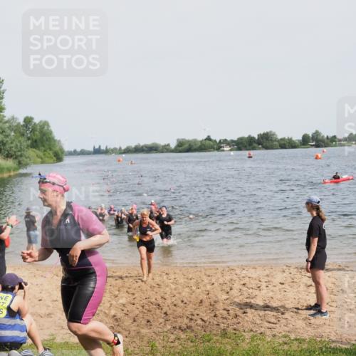 21.06.2025 - 27. Vierlanden-Triathlon MichiJ http://msf.ph/oto/8016835 15.06.2026 10:17:19 Schwimmen 529, 575, 581, 584 meine-sportfotos.de