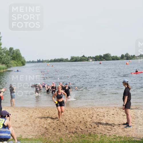 21.06.2025 - 27. Vierlanden-Triathlon MichiJ http://msf.ph/oto/8016851 15.06.2026 10:17:20 Schwimmen 529, 575, 581, 584 meine-sportfotos.de