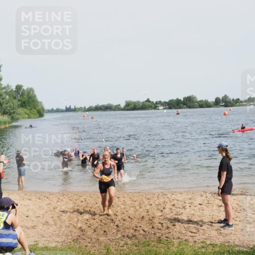 21.06.2025 - 27. Vierlanden-Triathlon MichiJ http://msf.ph/oto/8016855 15.06.2026 10:17:20 Schwimmen 529, 575, 581, 584 meine-sportfotos.de
