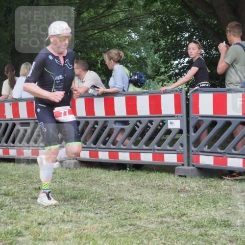 21.06.2025 - 27. Vierlanden-Triathlon KatJ http://msf.ph/oto/8016856 15.06.2025 13:15:36 Ziel 77, 722 meine-sportfotos.de