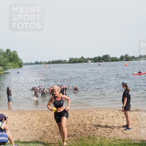 21.06.2025 - 27. Vierlanden-Triathlon MichiJ http://msf.ph/oto/8016858 15.06.2026 10:17:22 Schwimmen 529, 575, 581, 582, 584, 594 meine-sportfotos.de