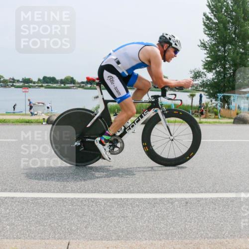 21.06.2025 - 27. Vierlanden-Triathlon H.Heesch http://msf.ph/oto/8016859 15.06.2025 11:57:39 Radfahren 655, 792, 798, 858, 954, 958 meine-sportfotos.de