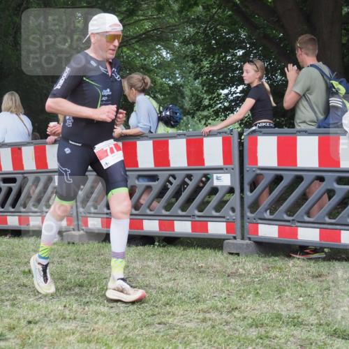 21.06.2025 - 27. Vierlanden-Triathlon KatJ http://msf.ph/oto/8016871 15.06.2025 13:15:37 Ziel 77, 722 meine-sportfotos.de