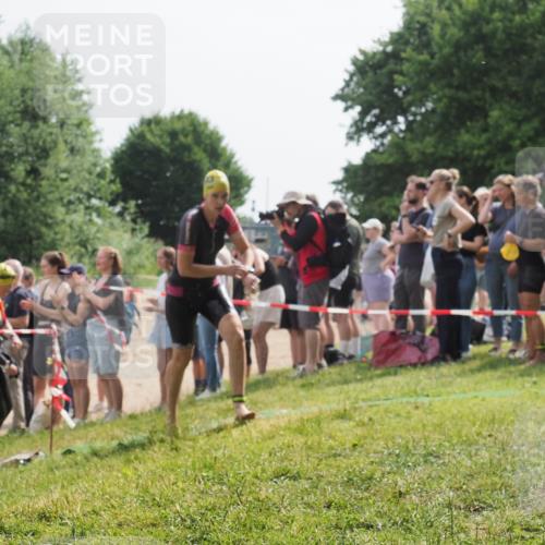 15.06.2025 - 27. Vierlanden-Triathlon KatJ http://msf.ph/oto/8016882 15.06.2025 10:16:23 Schwimmen 477, 489, 494, 523, 526, 611, 634 meine-sportfotos.de