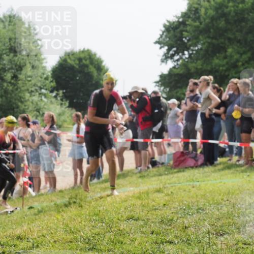 15.06.2025 - 27. Vierlanden-Triathlon KatJ http://msf.ph/oto/8016886 15.06.2025 10:16:23 Schwimmen 477, 489, 494, 523, 526, 611, 634 meine-sportfotos.de