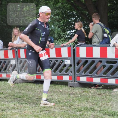 21.06.2025 - 27. Vierlanden-Triathlon KatJ http://msf.ph/oto/8016887 15.06.2025 13:15:37 Ziel 77, 722 meine-sportfotos.de