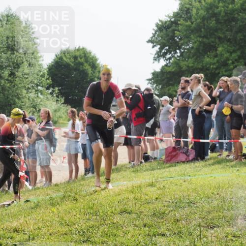 15.06.2025 - 27. Vierlanden-Triathlon KatJ http://msf.ph/oto/8016891 15.06.2025 10:16:23 Schwimmen 477, 489, 494, 523, 526, 611, 634 meine-sportfotos.de