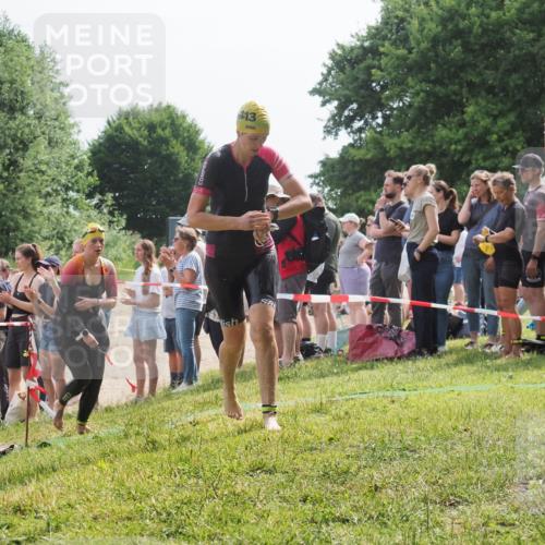 15.06.2025 - 27. Vierlanden-Triathlon KatJ http://msf.ph/oto/8016899 15.06.2025 10:16:23 Schwimmen 477, 489, 494, 523, 526, 611, 634 meine-sportfotos.de