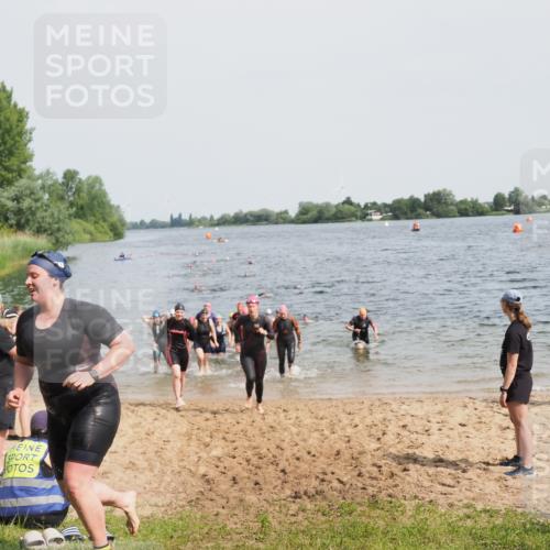21.06.2025 - 27. Vierlanden-Triathlon MichiJ http://msf.ph/oto/8016925 15.06.2026 10:17:26 Schwimmen 519, 529, 572, 581, 582, 584, 594 meine-sportfotos.de