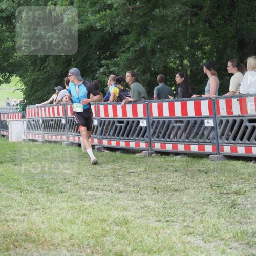21.06.2025 - 27. Vierlanden-Triathlon KatJ http://msf.ph/oto/8016931 15.06.2025 13:15:40 Ziel 722 meine-sportfotos.de