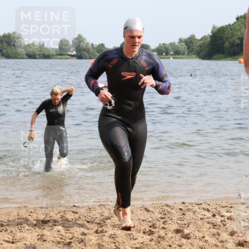 15.06.2025 - 27. Vierlanden-Triathlon Lena Gebhardt http://msf.ph/oto/8016939 15.06.2025 10:15:42 Schwimmen 483, 505, 508, 509, 511, 564, 577, 590, 620, 630 meine-sportfotos.de