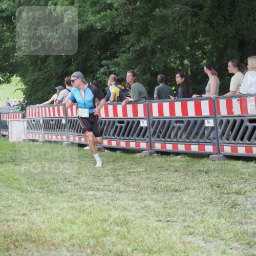 21.06.2025 - 27. Vierlanden-Triathlon KatJ http://msf.ph/oto/8016943 15.06.2025 13:15:40 Ziel 722 meine-sportfotos.de