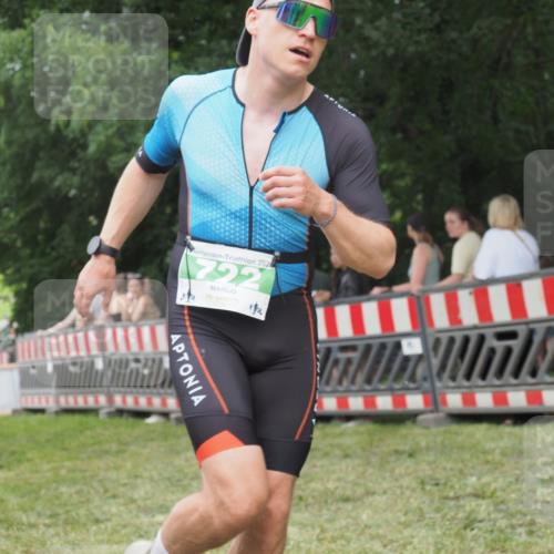 21.06.2025 - 27. Vierlanden-Triathlon KatJ http://msf.ph/oto/8017021 15.06.2025 13:15:43 Ziel 722 meine-sportfotos.de