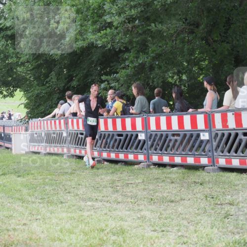 21.06.2025 - 27. Vierlanden-Triathlon KatJ http://msf.ph/oto/8017026 15.06.2025 13:15:55 Ziel 793 meine-sportfotos.de