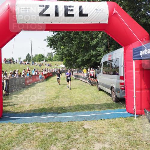 21.06.2025 - 27. Vierlanden-Triathlon MichiJ http://msf.ph/oto/8017031 15.06.2026 11:33:12 Ziel 317, 508 meine-sportfotos.de