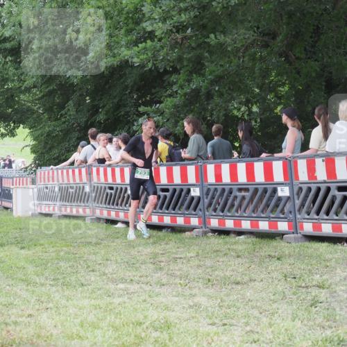 21.06.2025 - 27. Vierlanden-Triathlon KatJ http://msf.ph/oto/8017042 15.06.2025 13:15:55 Ziel 793 meine-sportfotos.de