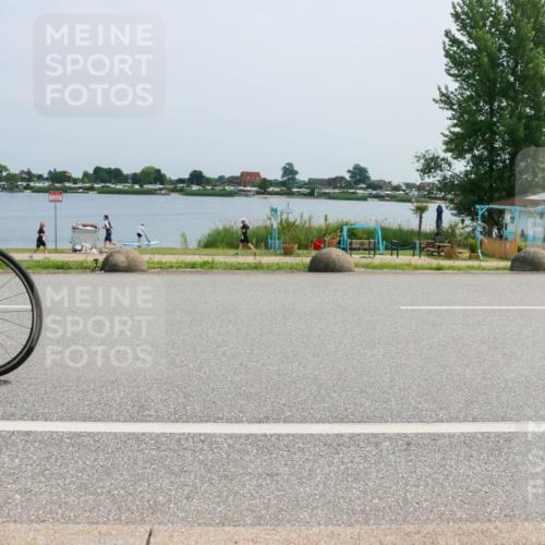 21.06.2025 - 27. Vierlanden-Triathlon H.Heesch http://msf.ph/oto/8017054 15.06.2025 11:57:49 Radfahren 833, 904 meine-sportfotos.de