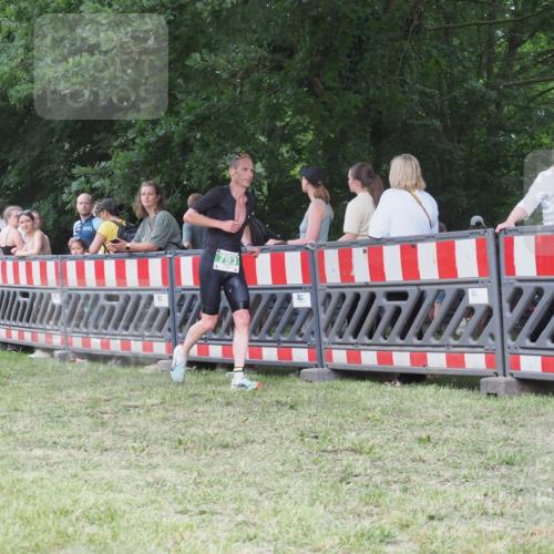 21.06.2025 - 27. Vierlanden-Triathlon KatJ http://msf.ph/oto/8017061 15.06.2025 13:15:56 Ziel 793 meine-sportfotos.de