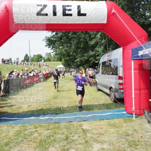 21.06.2025 - 27. Vierlanden-Triathlon MichiJ http://msf.ph/oto/8017110 15.06.2026 11:33:14 Ziel 317, 508 meine-sportfotos.de