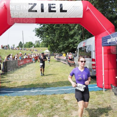 21.06.2025 - 27. Vierlanden-Triathlon MichiJ http://msf.ph/oto/8017158 15.06.2026 11:33:15 Ziel 317, 508, 606 meine-sportfotos.de