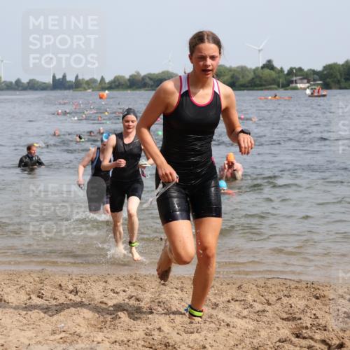 15.06.2025 - 27. Vierlanden-Triathlon Lena Gebhardt http://msf.ph/oto/8017166 15.06.2025 10:15:49 Schwimmen 483, 505, 509, 547, 564, 577, 590, 606, 612, 630 meine-sportfotos.de