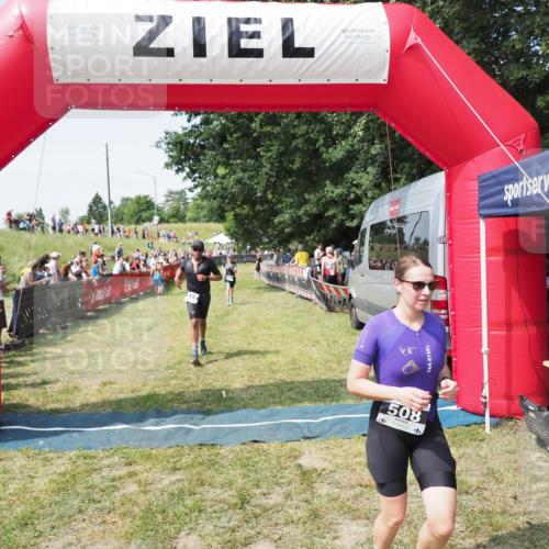 21.06.2025 - 27. Vierlanden-Triathlon MichiJ http://msf.ph/oto/8017170 15.06.2026 11:33:15 Ziel 317, 508, 606 meine-sportfotos.de