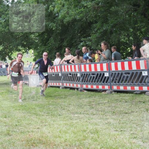 21.06.2025 - 27. Vierlanden-Triathlon KatJ http://msf.ph/oto/8017182 15.06.2025 13:16:21 Ziel 696, 708 meine-sportfotos.de
