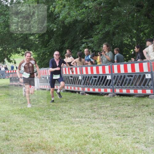 21.06.2025 - 27. Vierlanden-Triathlon KatJ http://msf.ph/oto/8017208 15.06.2025 13:16:21 Ziel 696, 708 meine-sportfotos.de