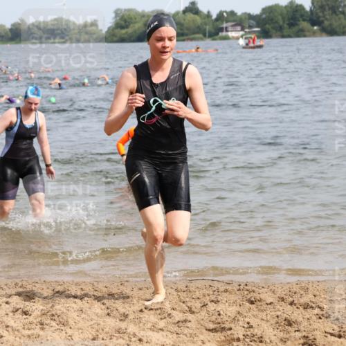 15.06.2025 - 27. Vierlanden-Triathlon Lena Gebhardt http://msf.ph/oto/8017210 15.06.2025 10:15:50 Schwimmen 483, 505, 509, 547, 564, 577, 590, 606, 612, 630 meine-sportfotos.de