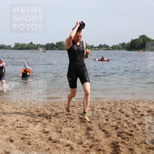 15.06.2025 - 27. Vierlanden-Triathlon Lena Gebhardt http://msf.ph/oto/8017239 15.06.2025 10:15:51 Schwimmen 483, 505, 547, 564, 577, 590, 606, 612, 630 meine-sportfotos.de