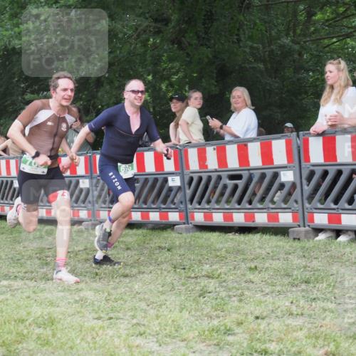 21.06.2025 - 27. Vierlanden-Triathlon KatJ http://msf.ph/oto/8017252 15.06.2025 13:16:22 Ziel 70, 696, 708 meine-sportfotos.de