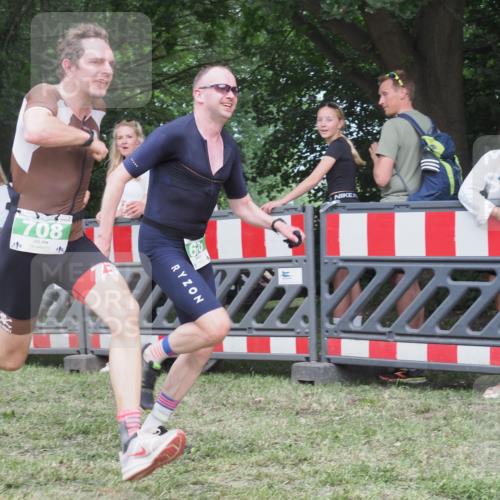 21.06.2025 - 27. Vierlanden-Triathlon KatJ http://msf.ph/oto/8017287 15.06.2025 13:16:22 Ziel 70, 696, 708 meine-sportfotos.de
