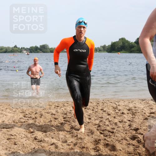 15.06.2025 - 27. Vierlanden-Triathlon Lena Gebhardt http://msf.ph/oto/8017293 15.06.2025 10:15:57 Schwimmen 445, 505, 547, 577, 606, 612, 630 meine-sportfotos.de