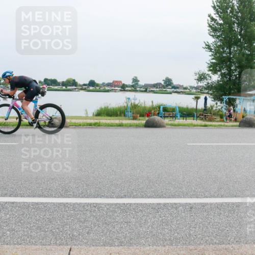 15.06.2025 - 27. Vierlanden-Triathlon H.Heesch http://msf.ph/oto/8017332 15.06.2025 11:13:58 Radfahren 16, 207, 214, 556, 645 meine-sportfotos.de