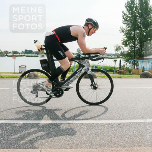 15.06.2025 - 27. Vierlanden-Triathlon H.Heesch http://msf.ph/oto/8017375 15.06.2025 09:19:22 Radfahren 77, 132, 135 meine-sportfotos.de